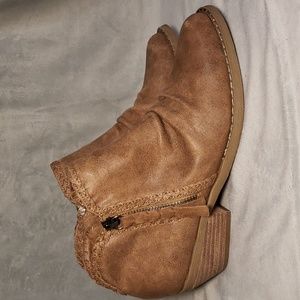 Coastal Cowgirl ankle boots, tan, size 7.